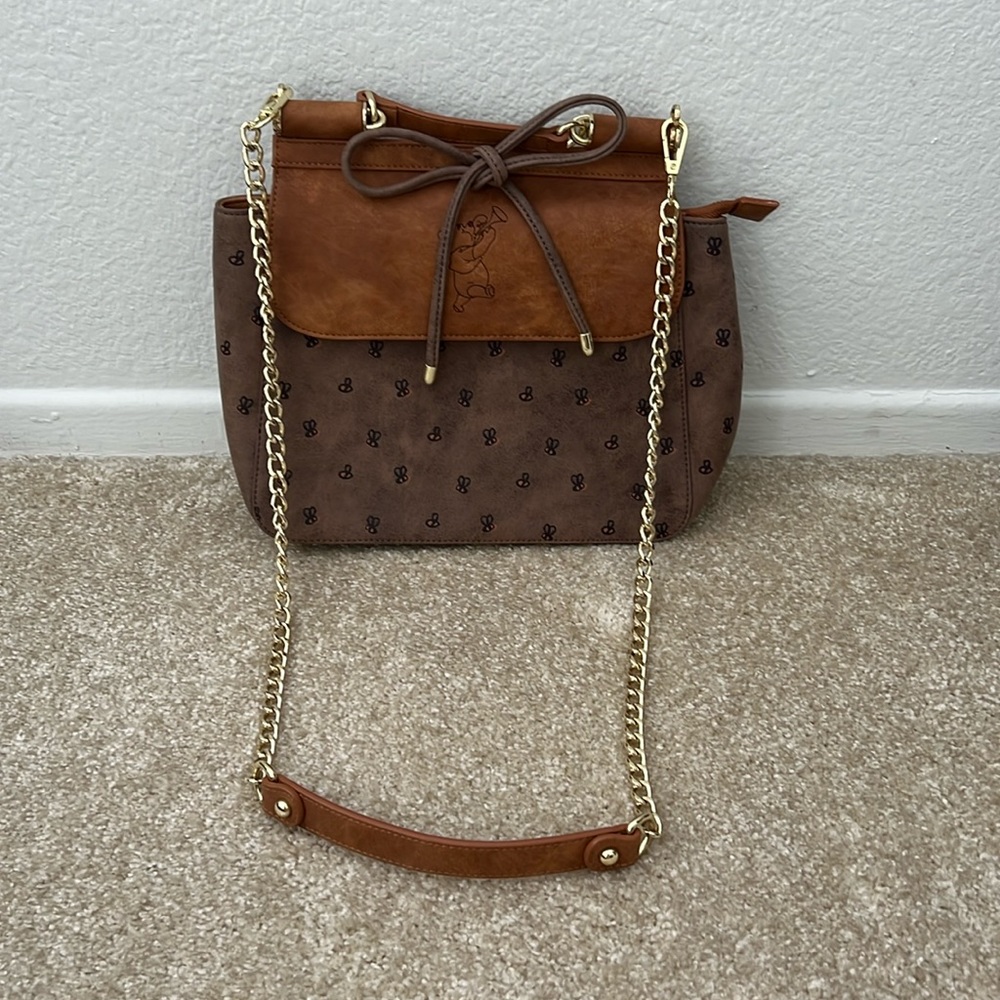 Winnie the Pooh Loungefly Purse. Comes with chain for a crossbody